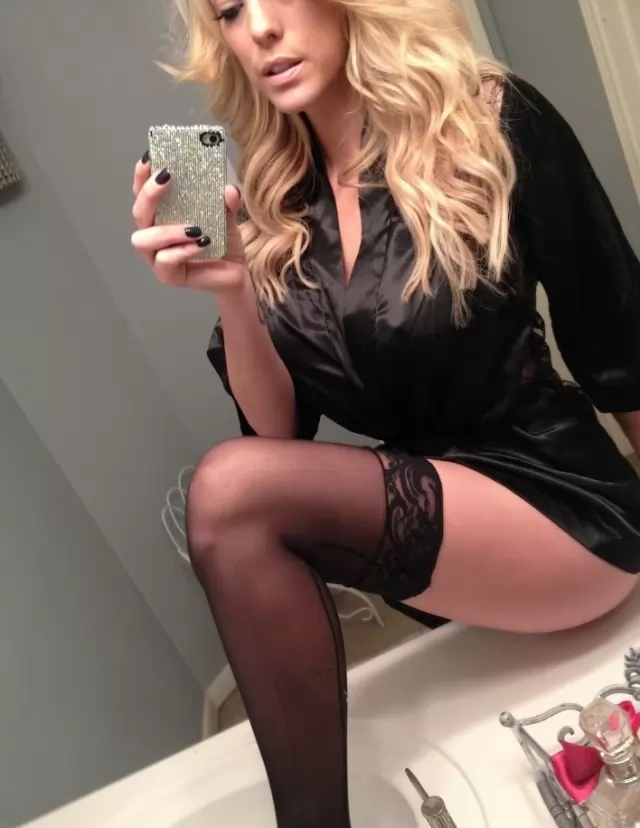 HOOKUP AVAILABLE-.SEX TO CLIMAX