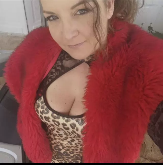 TITLE  I will give you my full Handjob, Bj, Massage, Doggy, , 69, Fingering, Cum in my face  , cum in my mouth  , Kissin