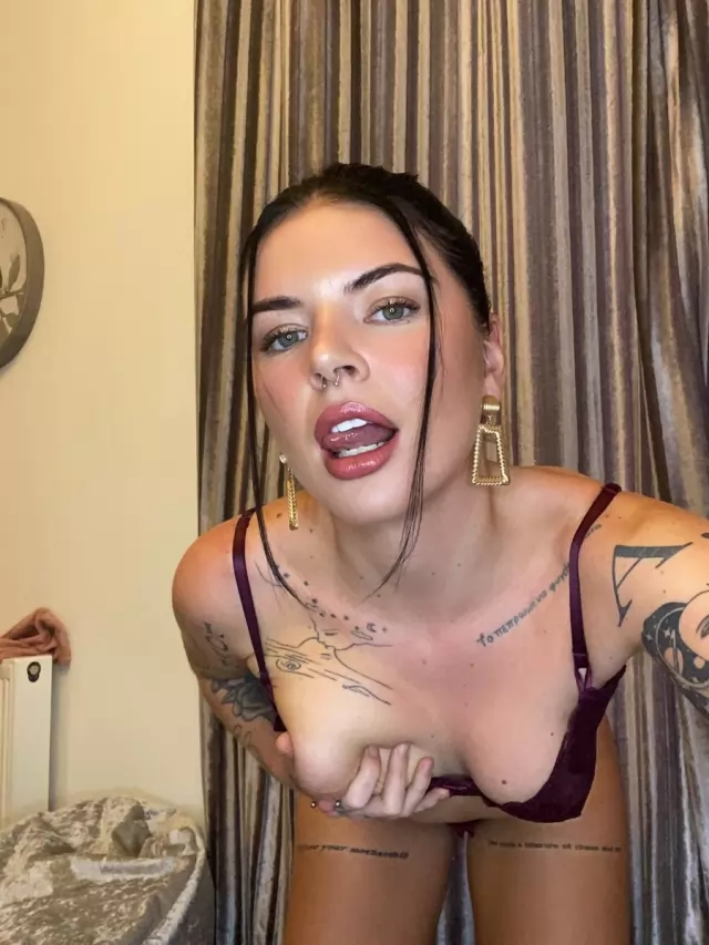 Make me your little cumslut and watch me fulfil all your sexual fantasies 