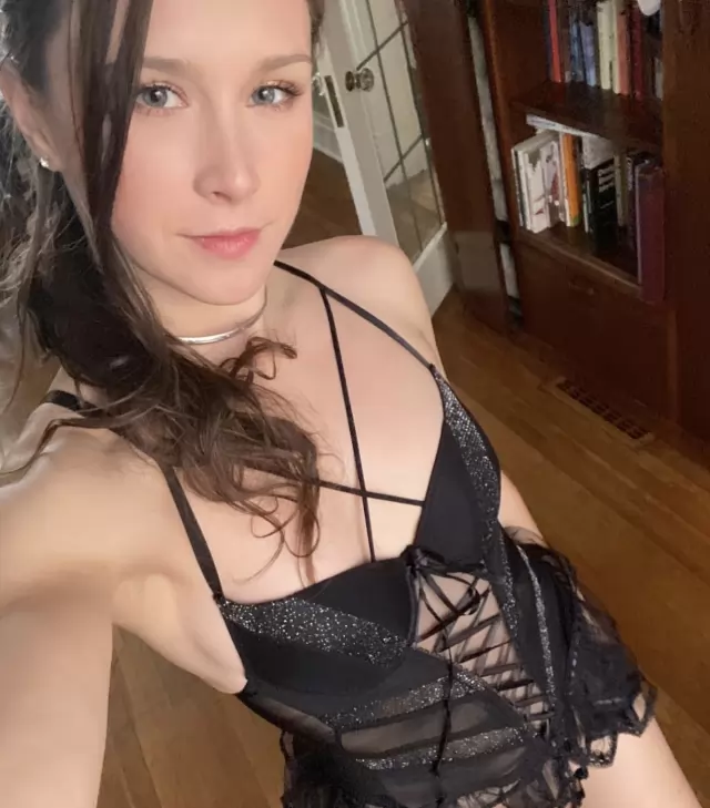 Hot sexy petite available for real time fun