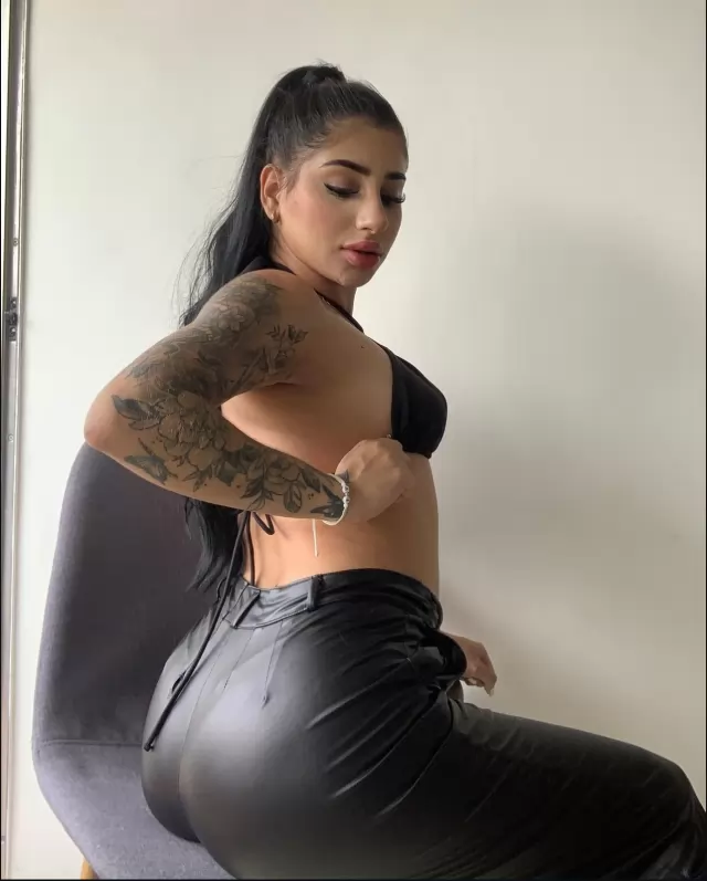Sexy beautiful queen with well tight shaved kitty available for hookup and body rub 