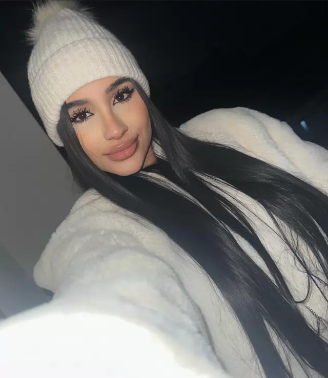 Sexy beautiful queen with well tight shaved kitty available for hookup and body rub 