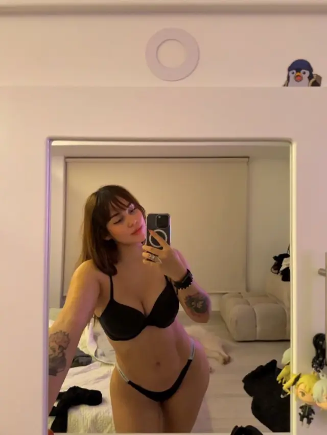 IM PRETTY , SEXY AND HOT AVAILABLE FOR HOOK UPS FOR GENTLEMEN WITH EXQUISITE TASTE