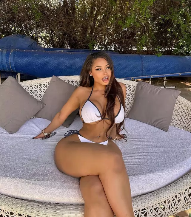 Im Available for incall and out call text me 1 909 264-8545