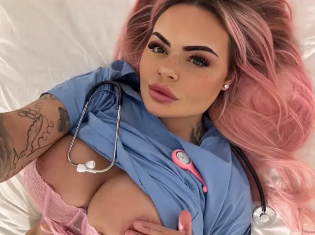 Come oil me up lets have a wonderful wet time together baby at a good rate, payment in person 