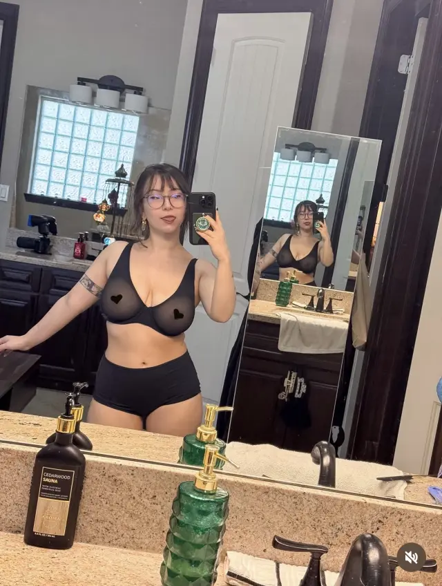 Come oil me up lets have a wonderful wet time together baby at a good rate, payment in person 