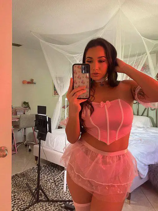 Hi Im Tiki, Im available for realtime fun.Not for FREE. Serious minds only . No games please.