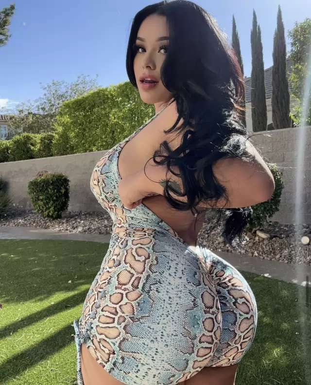 Hmu if you are ready to have fun and want to hookup need some huge cock