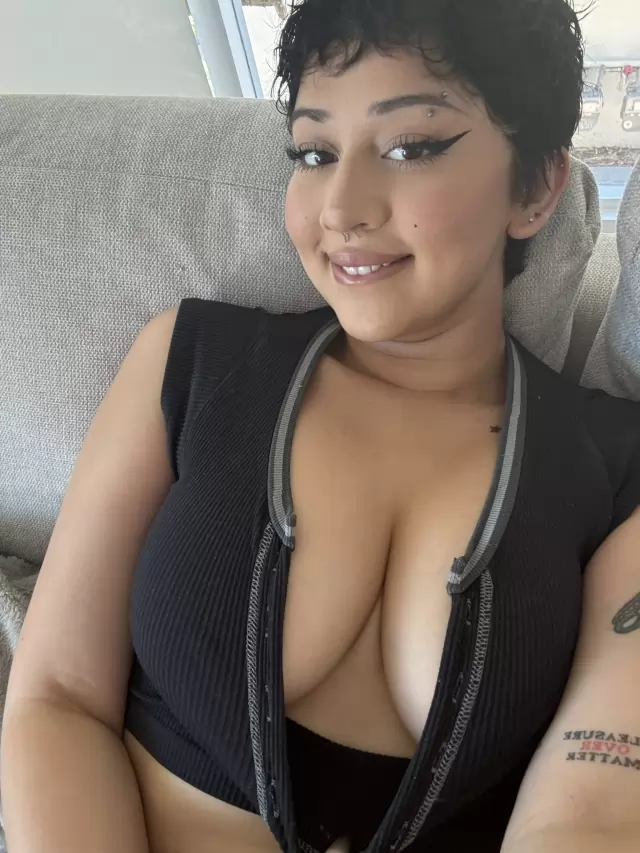 MASSAGES AND FUN WITH HAPPY ENDING