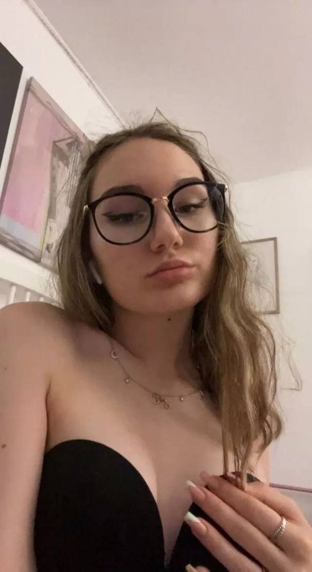 BestHottest in town juicy sexyErotic Hey guys its Rachel? Im available now and to have some fun