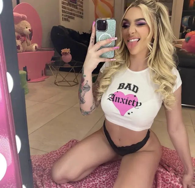 Massage therapist and hook up services 