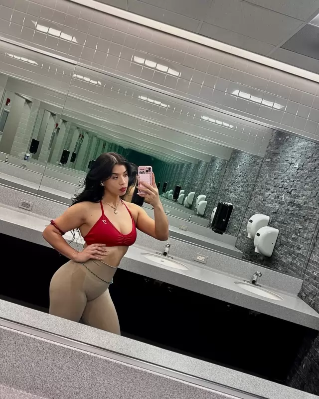 Im available for Hookup.1 810 503 xxxx
