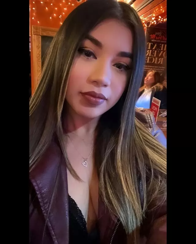 HEYY GUYS Im Michelle ! I am sexy and sweet girl with all curves in the right spots.Silky legs and amazing personality. 