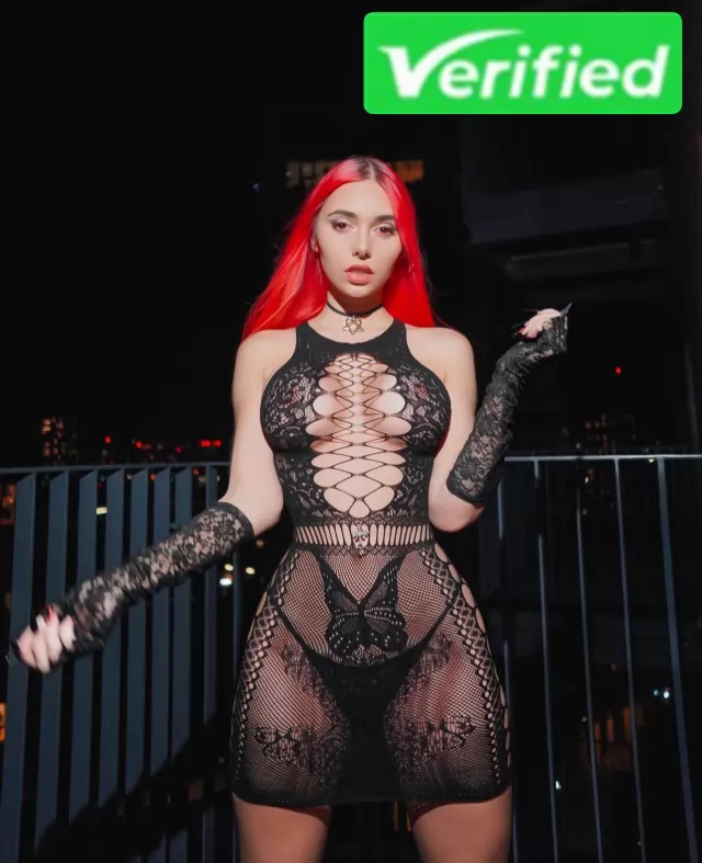 Emerald.COSPLAY LOVER AND GAMER GIRL