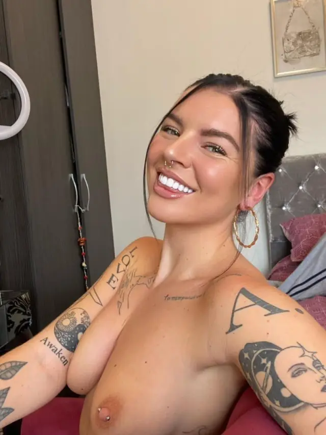 I OFFER BOTH INCALL AND OUTCAL WITH ANAL SEX, DOGGY STYLE , SUCKINGEATING, COUPLES DATE, CARDATE AND MASSAGE