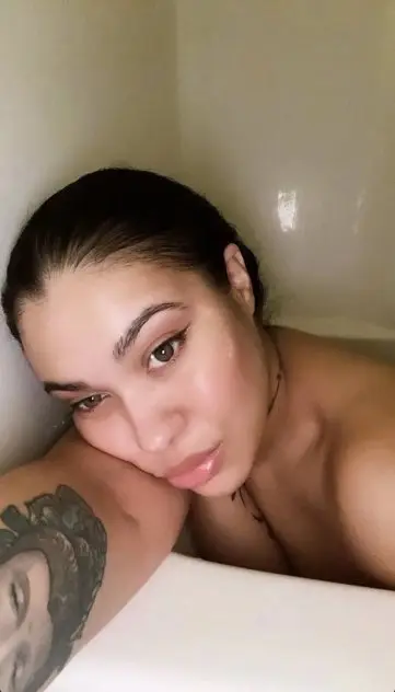 Still new, still figuring stuff out, and yeah Im horny and bored.