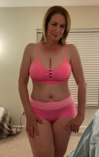 Are you stressed and need Some hot reliever? Im a hornee mature girl,I love squirting ? I Wanna fulfill your widest secx