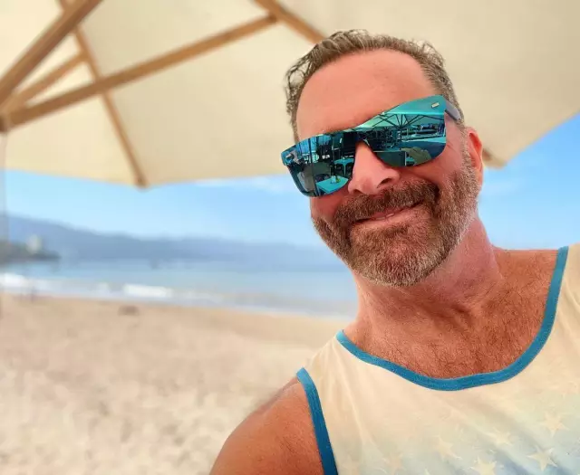 50 age man rex in beach need partner for party
