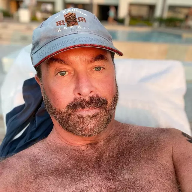 50 age man rex in beach need partner for party