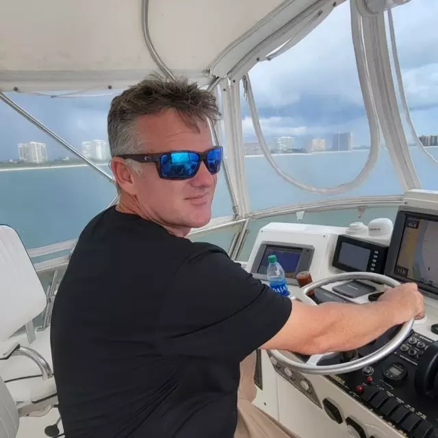 53 year old retire man need partner for travel in boat