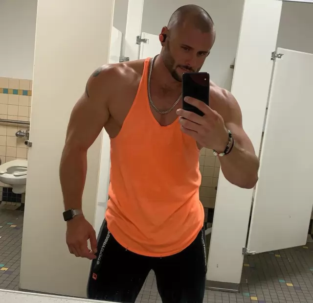 Im available for an amazing time and good moment need company to make you feel good hit me up and let recreate your sexu