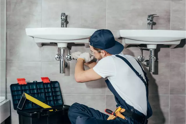 Reading plumbing performance of skilled plumbing tasks