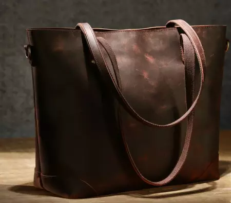 Say hello to the best leather tote bag for work. And the best part, it doesnt look